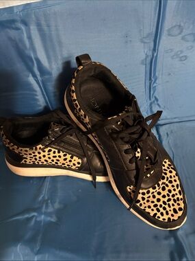 Women’s Black & Leopard Print Casual Lace-Up Sneakers